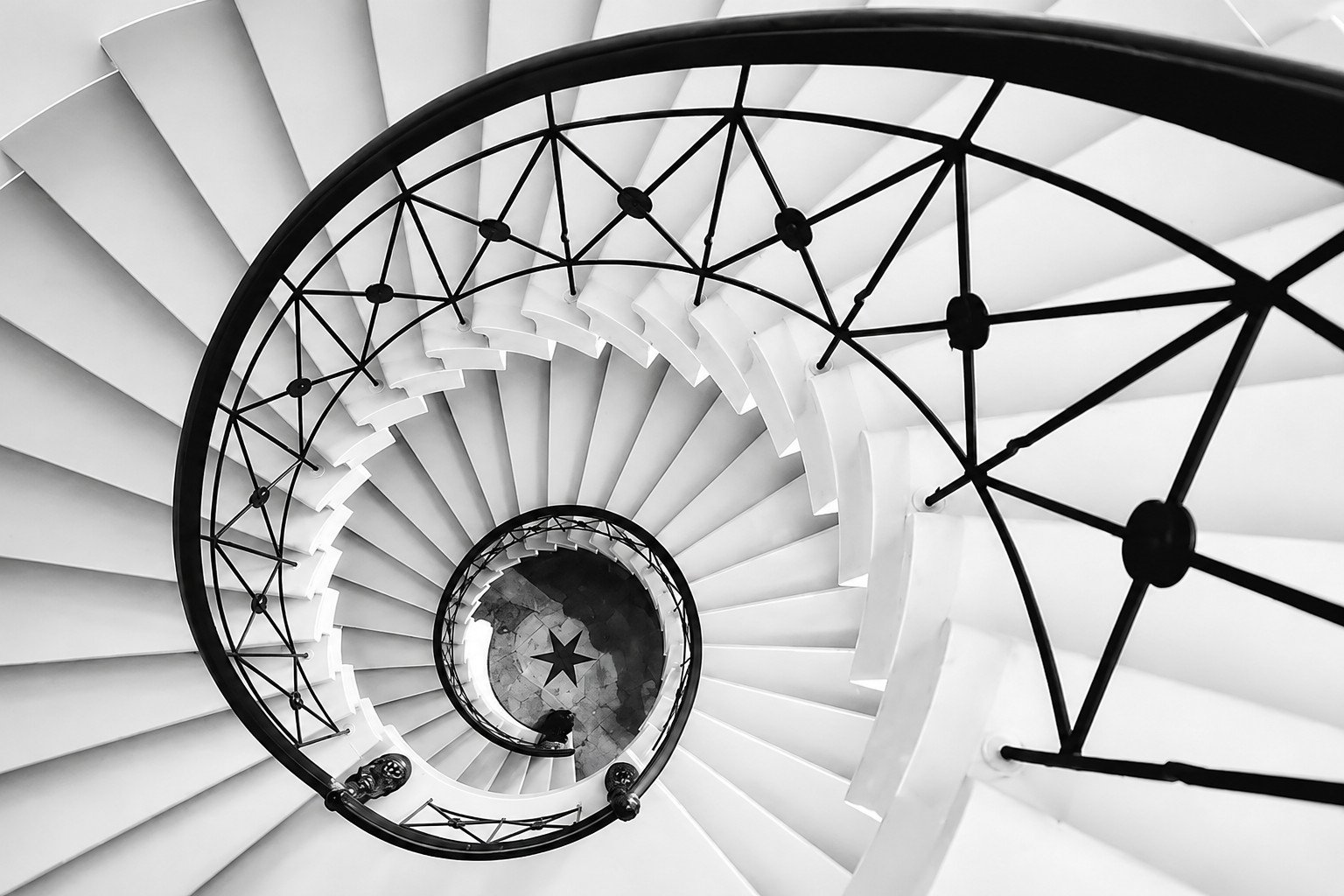 Spiralna klatka schodowa